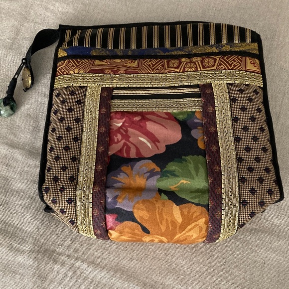 l'artisan du liban Accessories - NWOT Purse or make up bag (more appropriate)
